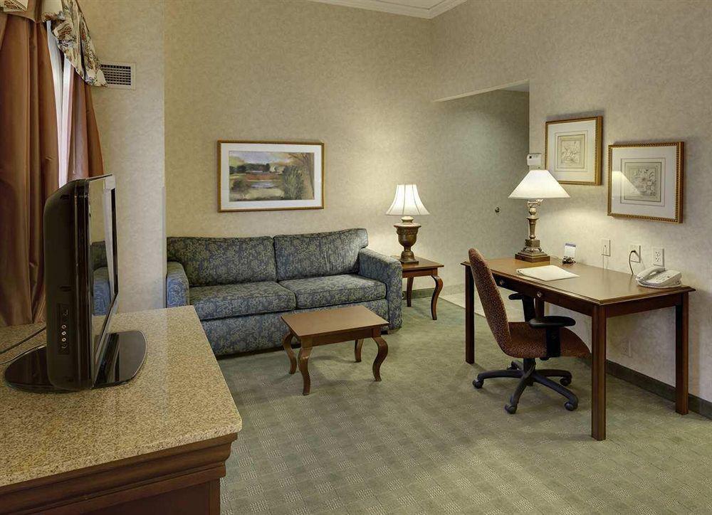 Hampton Inn & Suites Cleveland-Beachwood Phòng bức ảnh