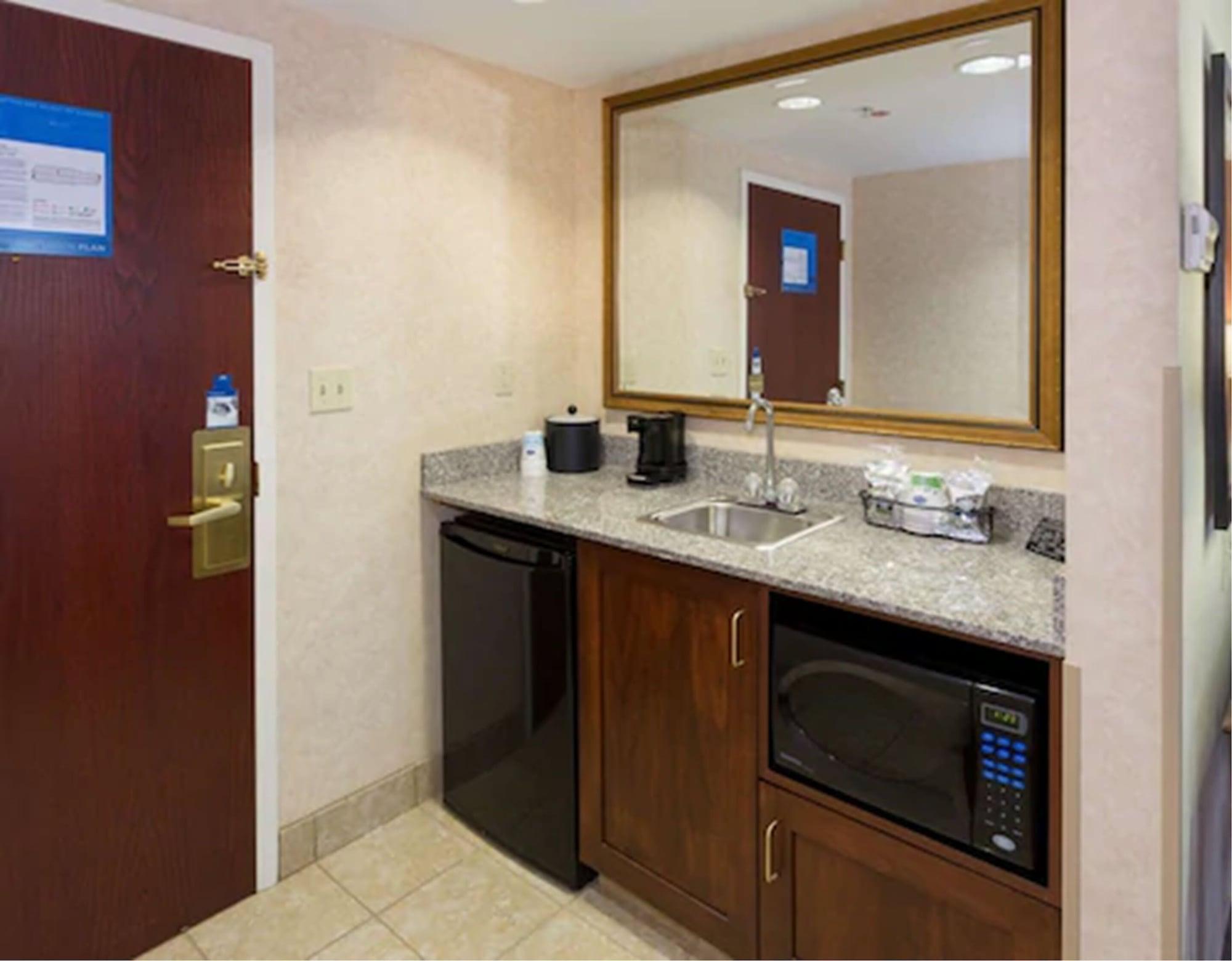 Hampton Inn & Suites Cleveland-Beachwood Ngoại thất bức ảnh