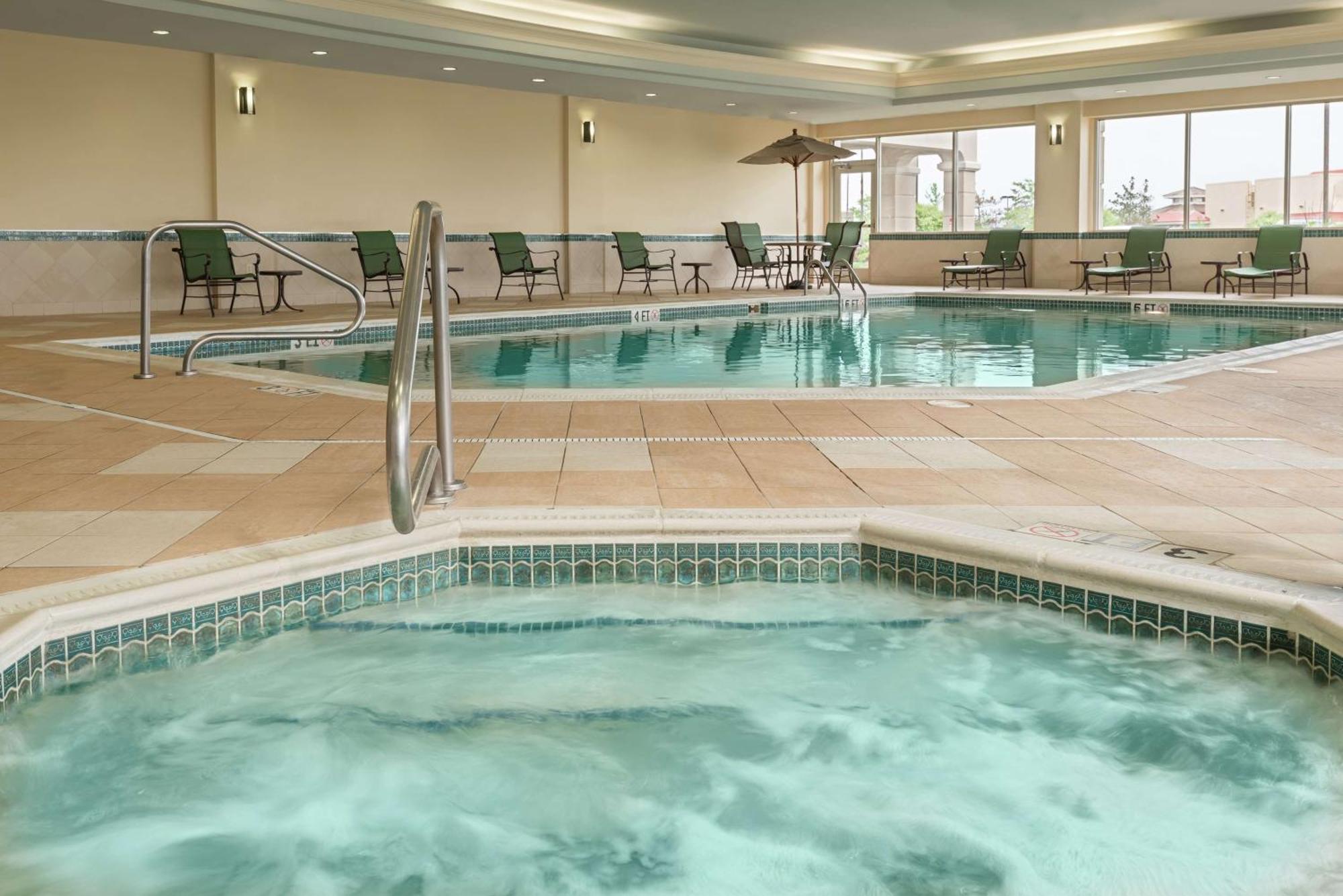 Hampton Inn & Suites Cleveland-Beachwood Ngoại thất bức ảnh