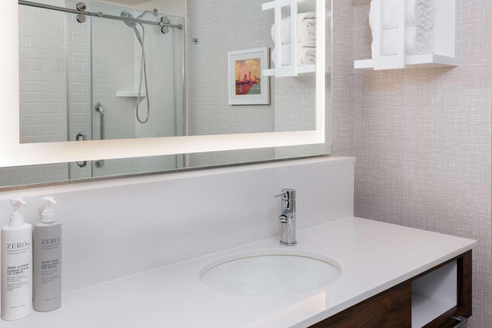 Hampton Inn & Suites Cleveland-Beachwood Ngoại thất bức ảnh