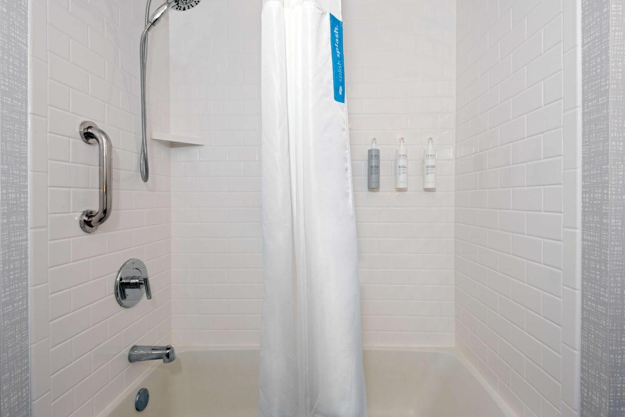 Hampton Inn & Suites Cleveland-Beachwood Ngoại thất bức ảnh