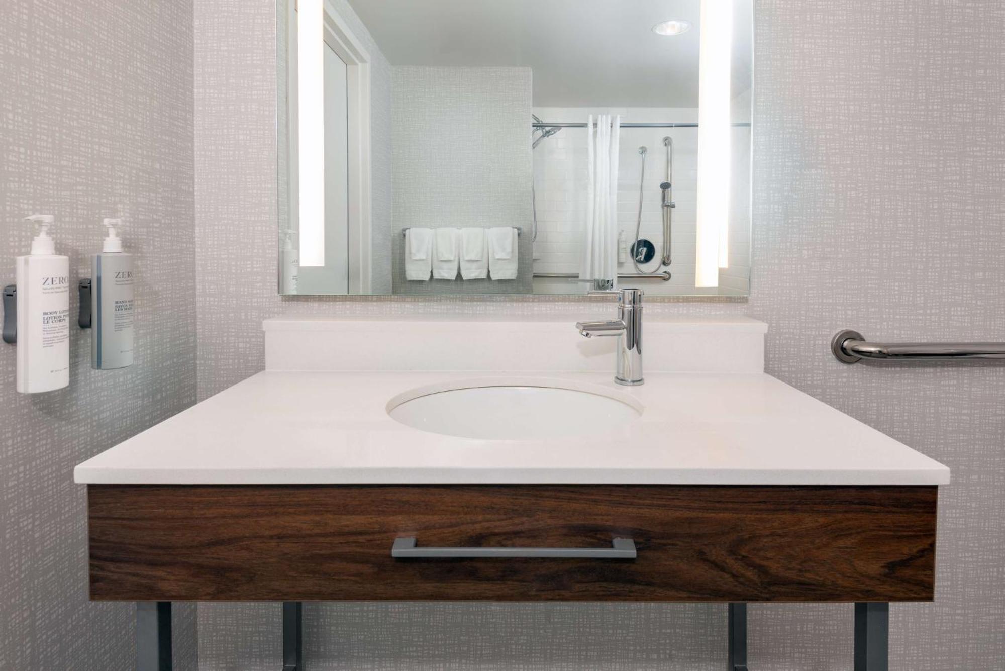 Hampton Inn & Suites Cleveland-Beachwood Ngoại thất bức ảnh