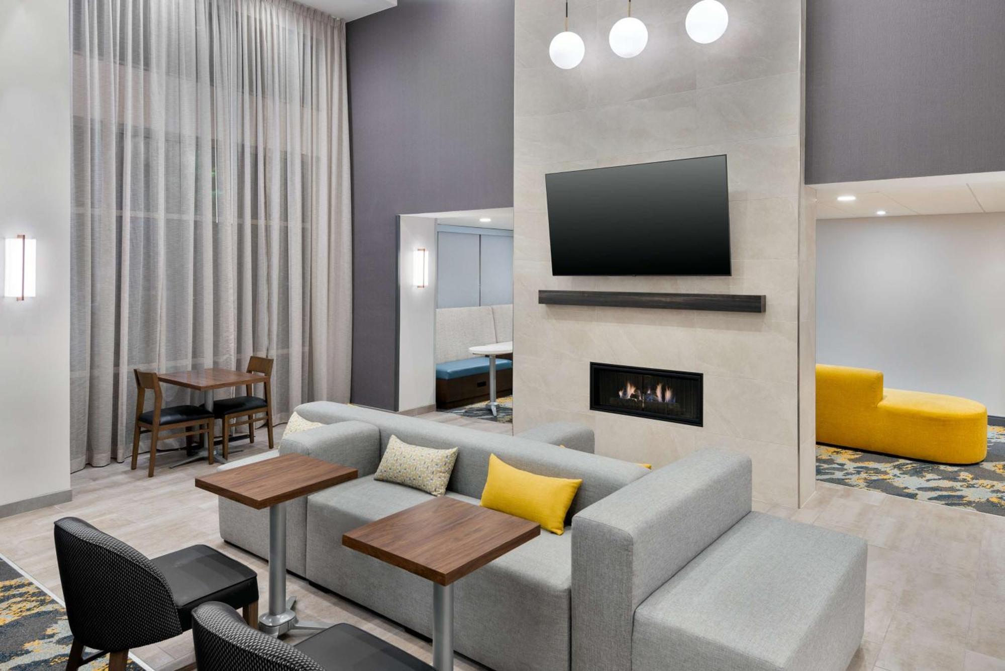 Hampton Inn & Suites Cleveland-Beachwood Ngoại thất bức ảnh