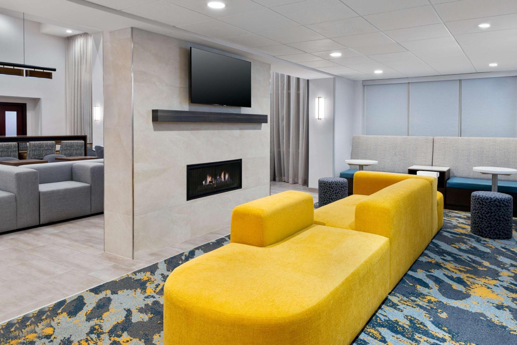Hampton Inn & Suites Cleveland-Beachwood Ngoại thất bức ảnh