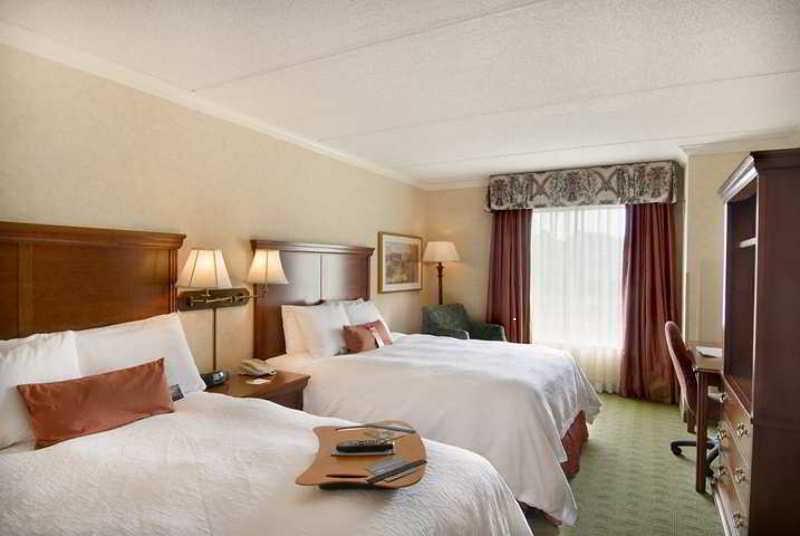 Hampton Inn & Suites Cleveland-Beachwood Phòng bức ảnh
